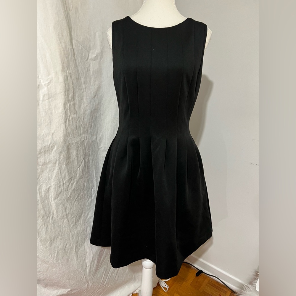 Vince Camuto Elegant Black Sleeveless Dress with pockets - Picture 6 of 6